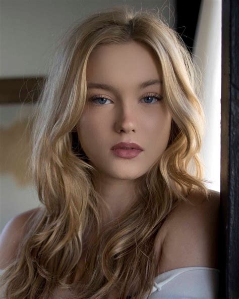 chloe rose excogi
